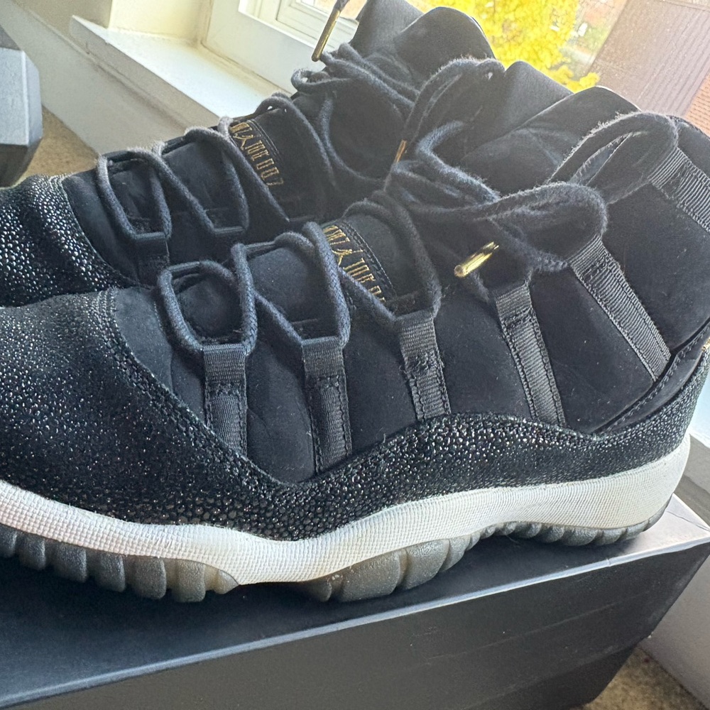 Air Jordan 11 Retro Heiress Black Stingray GS  women’s size 9 - Picture 8 of 8